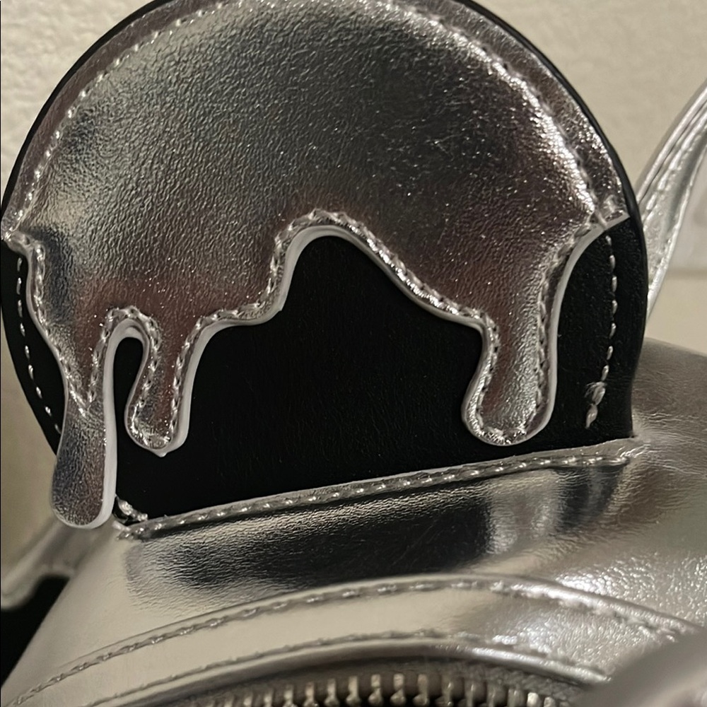 Loungefly Silver Minnie Mouse Backpack with Metallic Finish 100 year celebration - Picture 7 of 8
